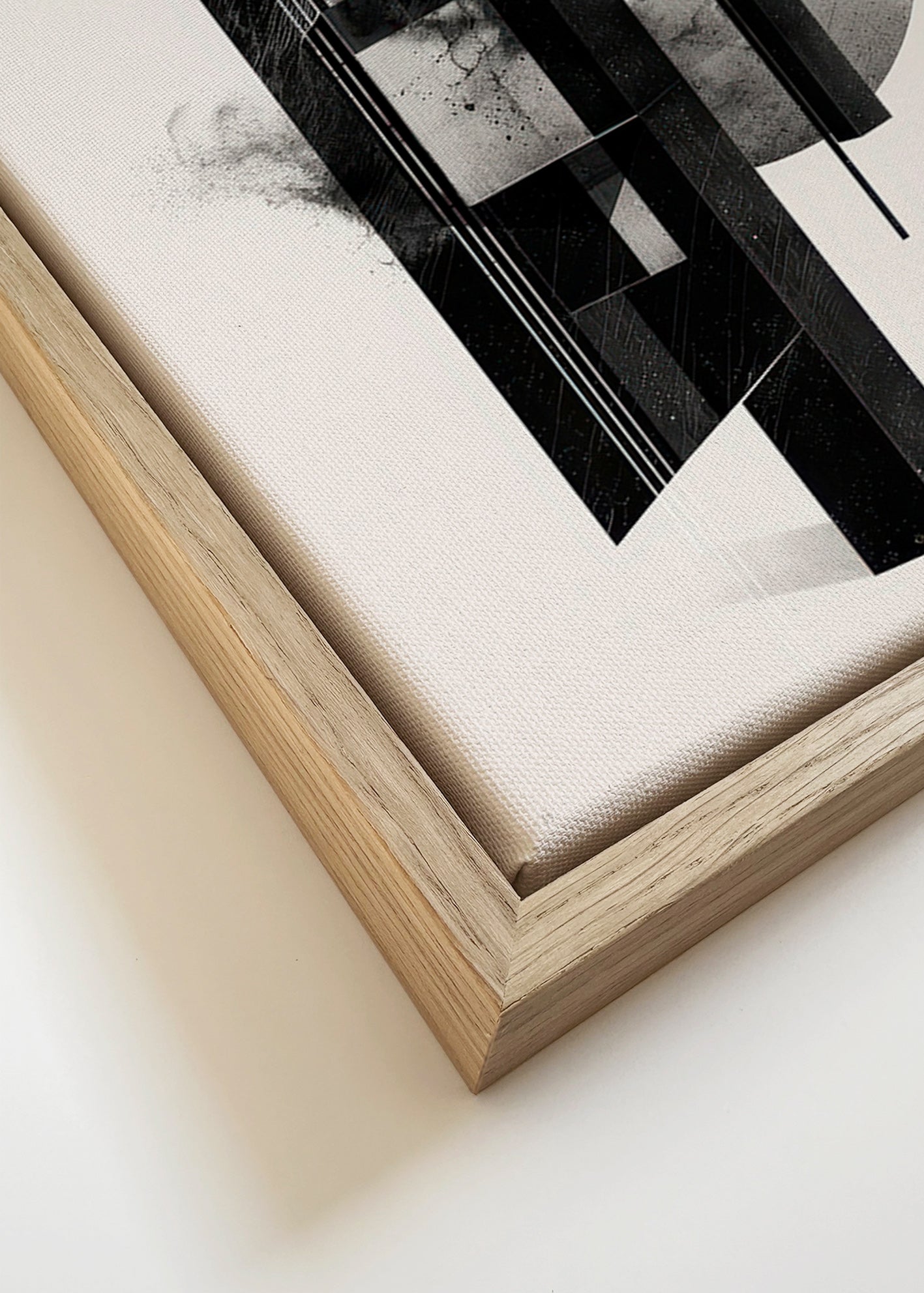 Cuadro en blanco y negro con monolitos geométricos – Canvas detail