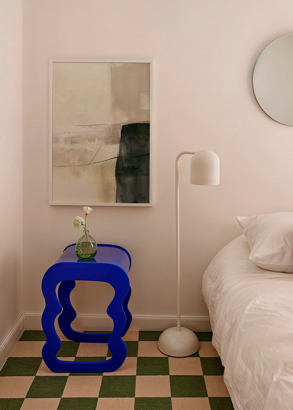 Cuadro abstracto con bloque oscuro y trazos suaves – Product1