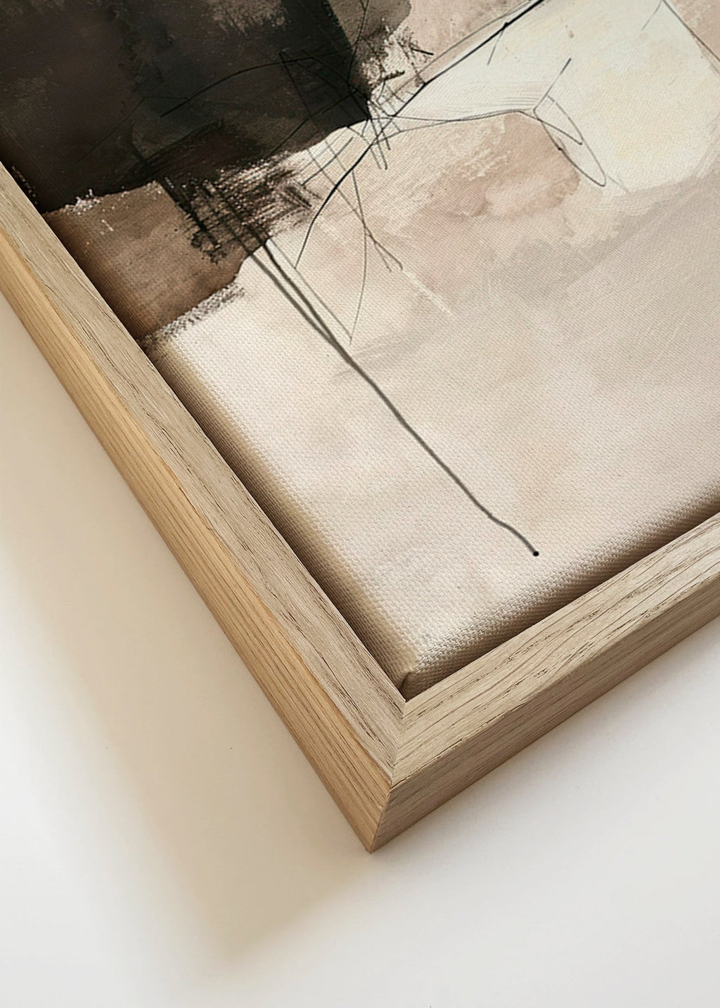 Cuadro abstracto con mancha negra y líneas sutiles – Canvas detail