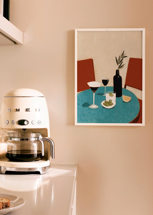 Cuadro de cocina con aperitivo sobre mesa azul – Product1