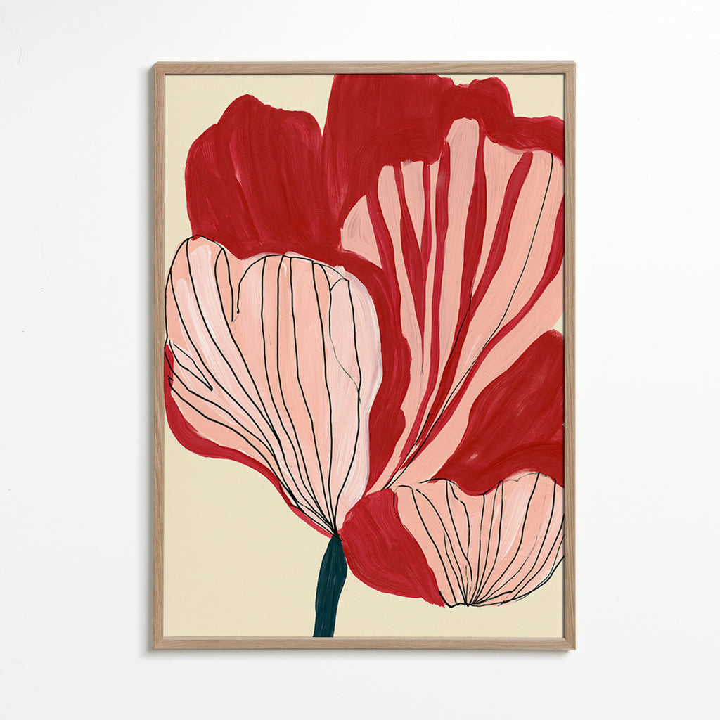 Botanischer Druck: scharlachrote Blütenblätter – Oak Frame