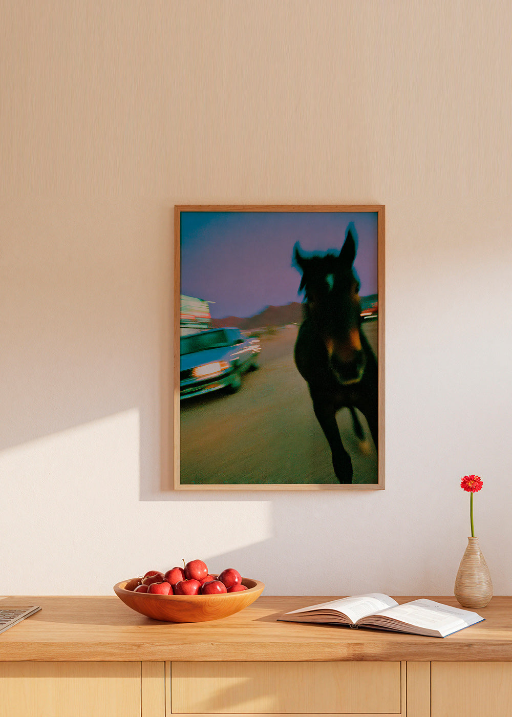 Kunstwerk Pferd in Bewegung bei Dämmerung