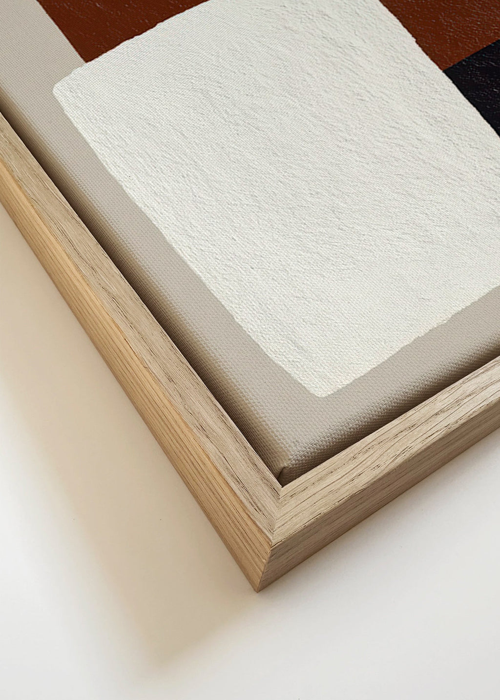 Minimalistisches Design mit braunen und weißen Blöcken