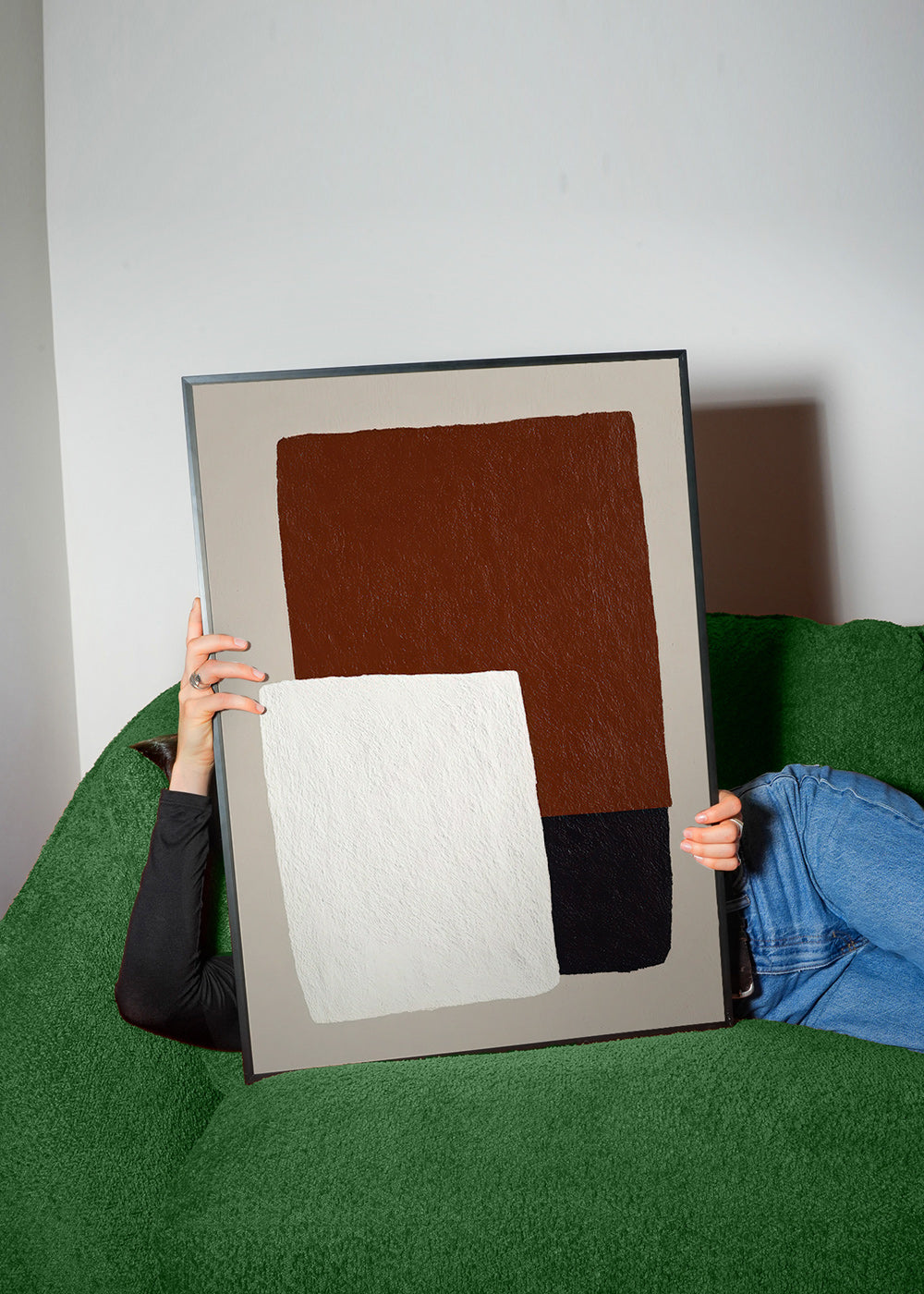 Minimalistisches Design mit braunen und weißen Blöcken