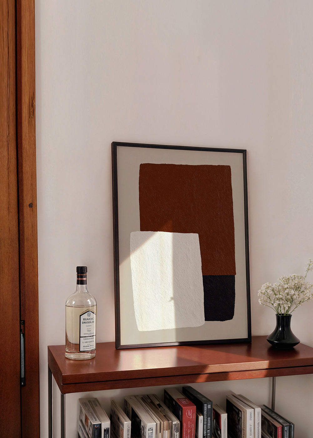 Minimalistisches Design mit braunen und weißen Blöcken