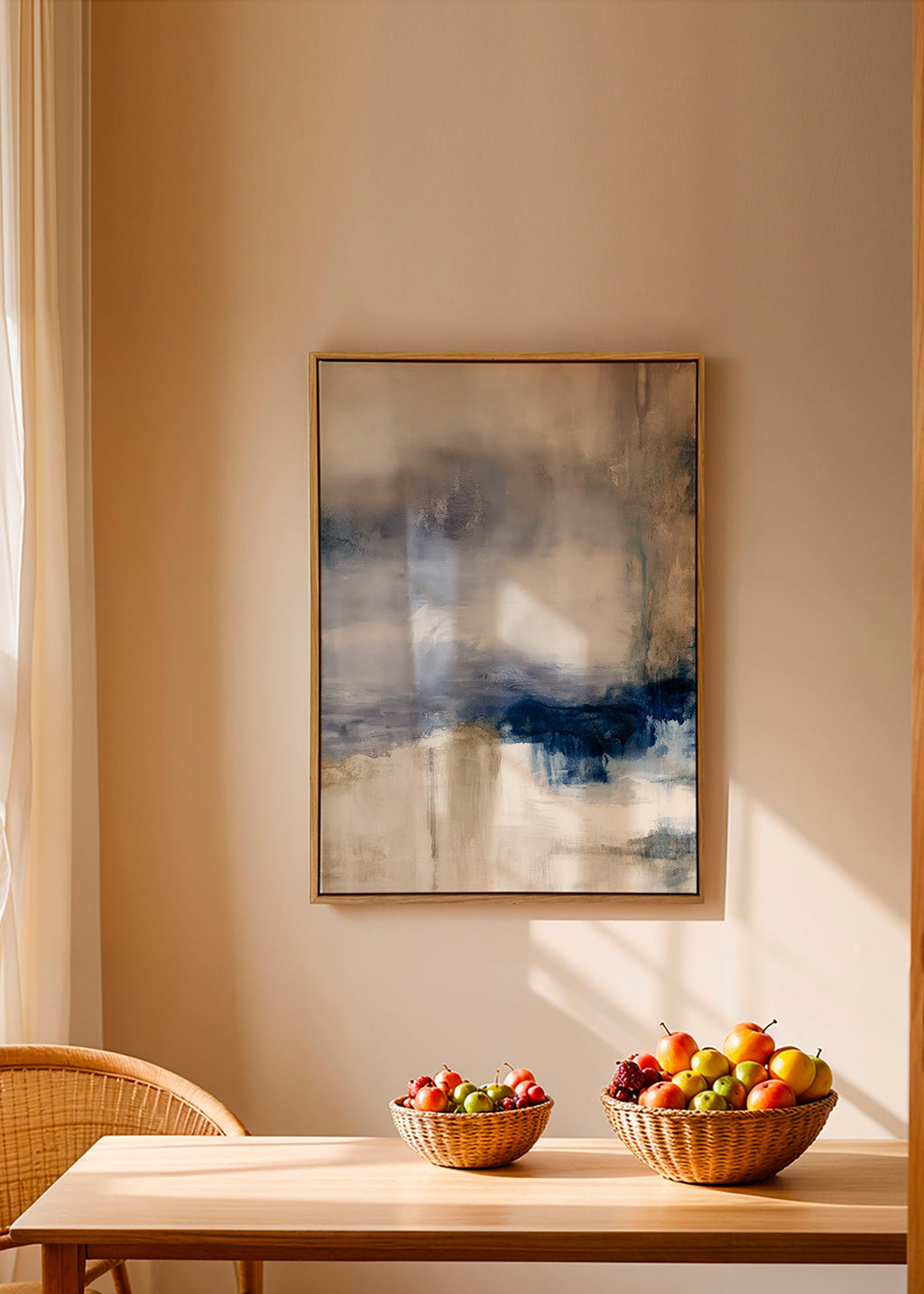 Abstraktes Bild in Blau und Beige mit sanfter Textur