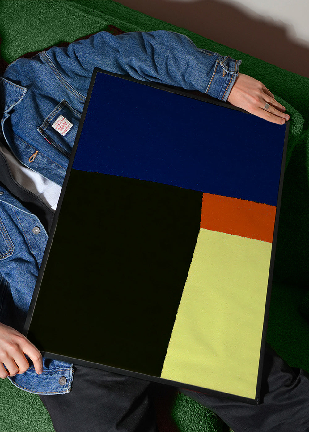 Abstraktes Bild mit kräftigen blauen Flächen