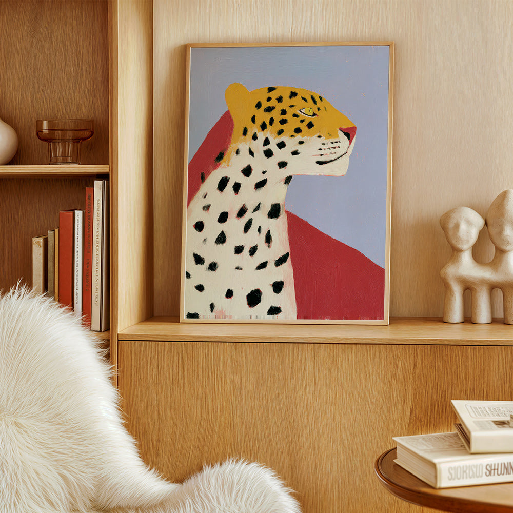 Leopard im Profil vor lavendelfarbenem Hintergrund