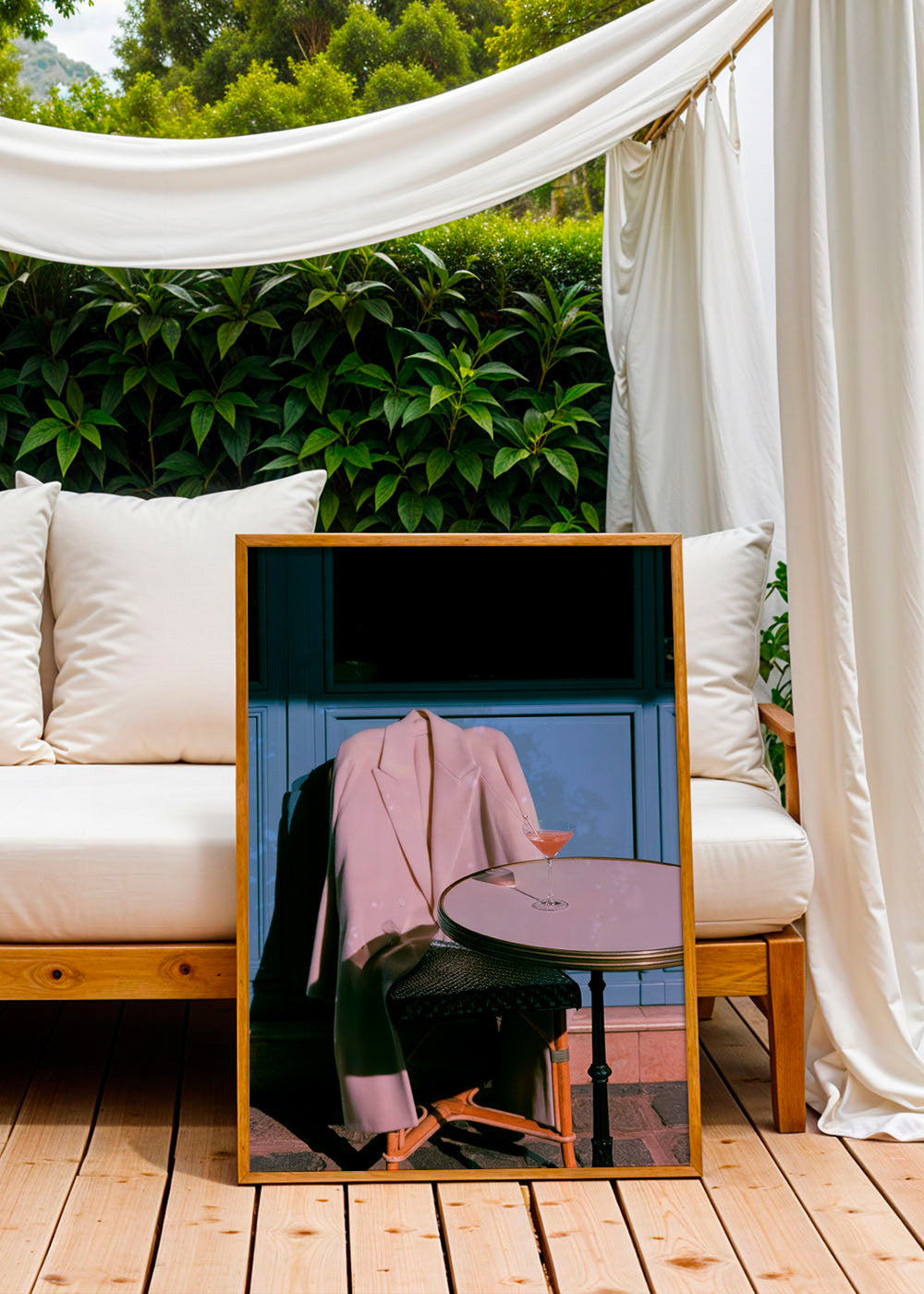 Fotografie rosa Jacke und Cocktail auf Terrasse