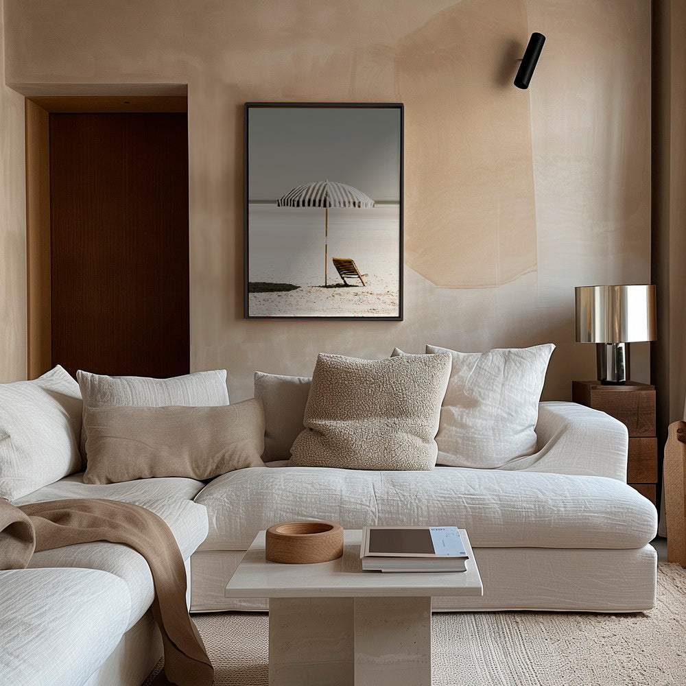 Landschaftsfoto mit einsamem Sonnenschirm