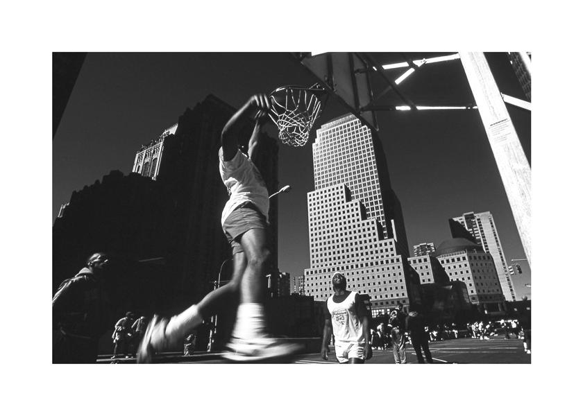 Dunking from the series Metropolis - Dieter Matthes